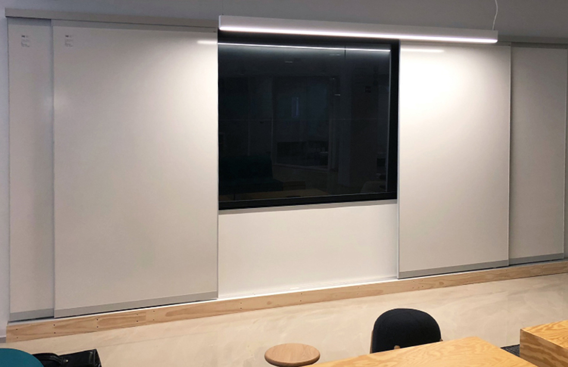 coronaVISUAL VIP+ Sliding Panels Image